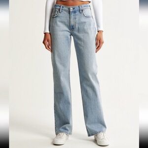 Abercrombie and Fitch the 90s baggy, low rise light wash jeans, size 29